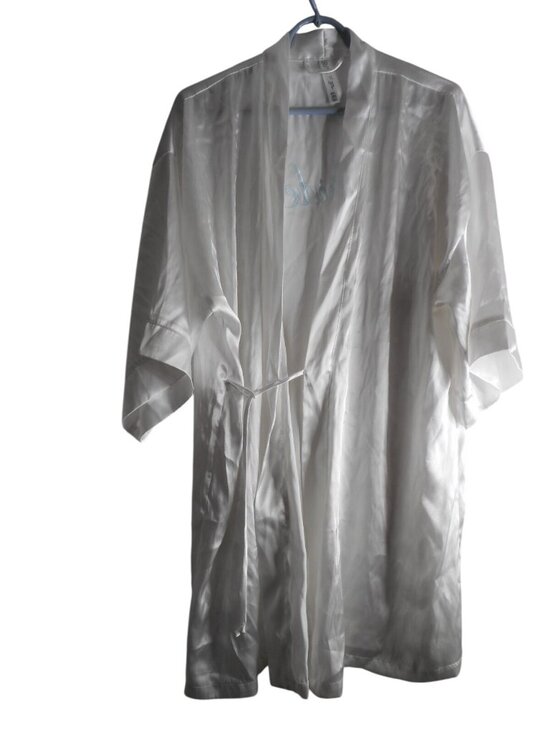 Gilligan & O'Malley Other - White Satiny Bride Robe Lingerie Sz M/L tie close